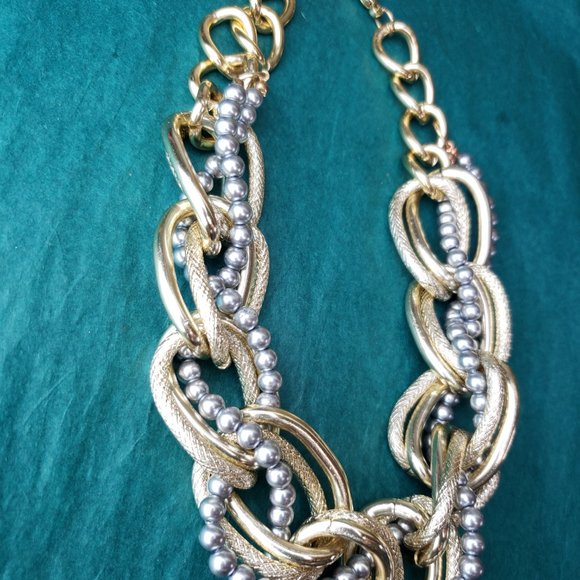 2/15$ Braided chain links and faux pearls necklace signed JS - Picture 4 of 5